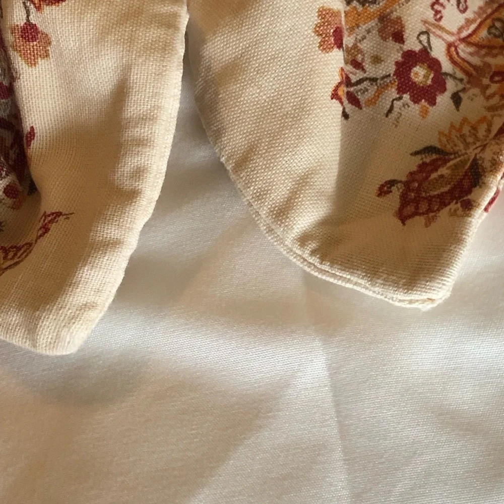Pottery Barn Pillow Covers, Set of 2, 24 X 24, paisley floral, two sided print